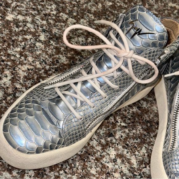 GIUSEPPE ZANOTTI Dual-Zip Textured Leather Sneakers - Picture 10 of 13